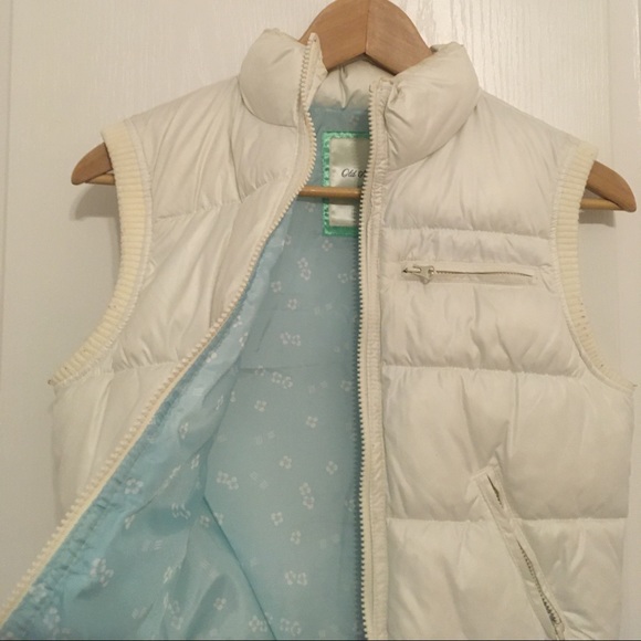 Sleeveless puffer jacket in white - Picture 4 of 4
